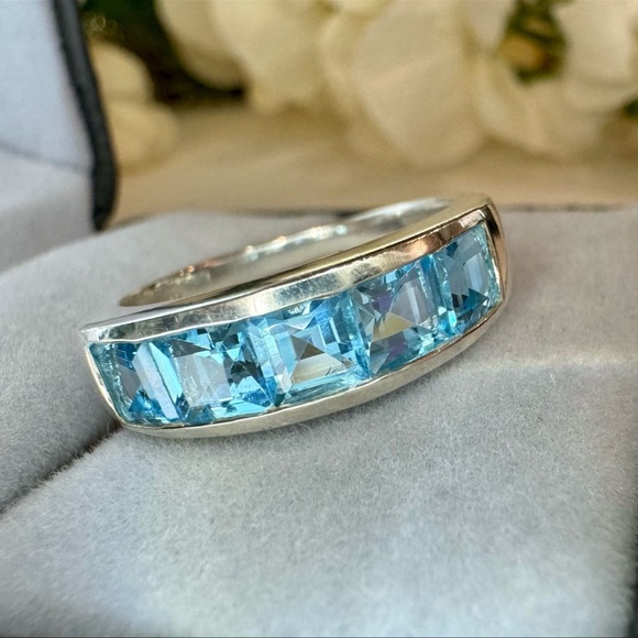 Vintage Princess cut Blue Topaz Raised band ring. Size about an 8 - Picture 10 of 16